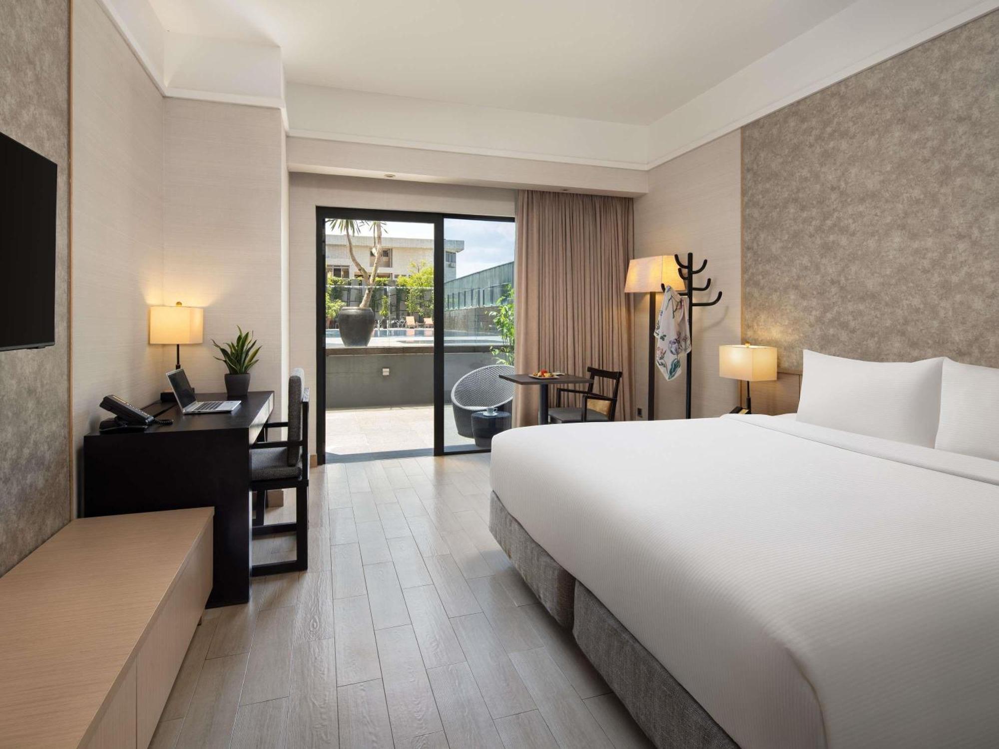 Grand Mercure Roxy 4*