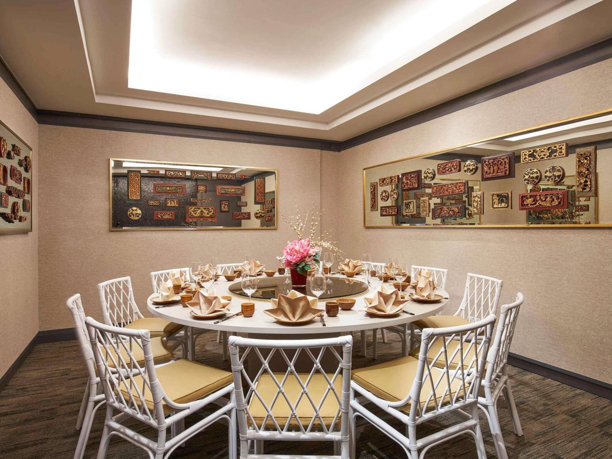 Grand Mercure Roxy 4*